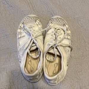 NFINITY vengeance cheer shoes